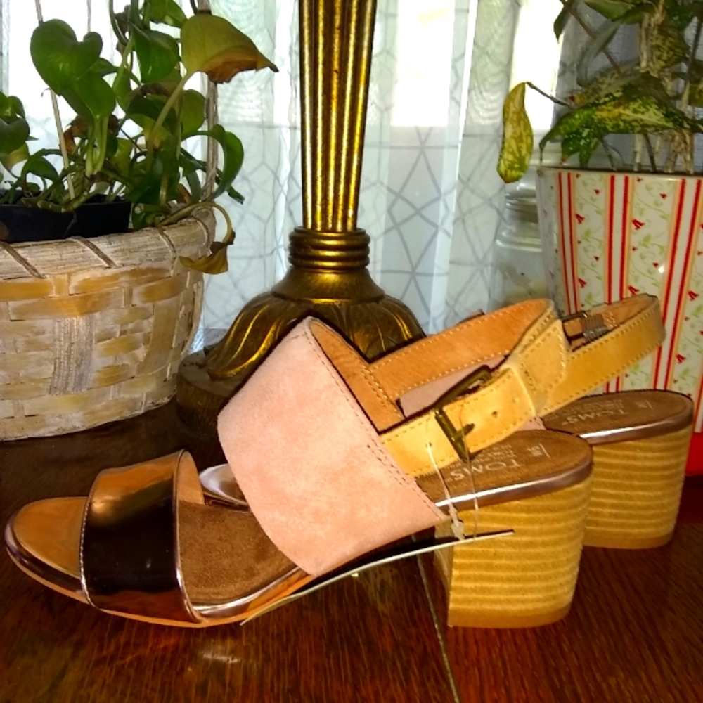 TOMS CAMILIA SANDALS 🦋
